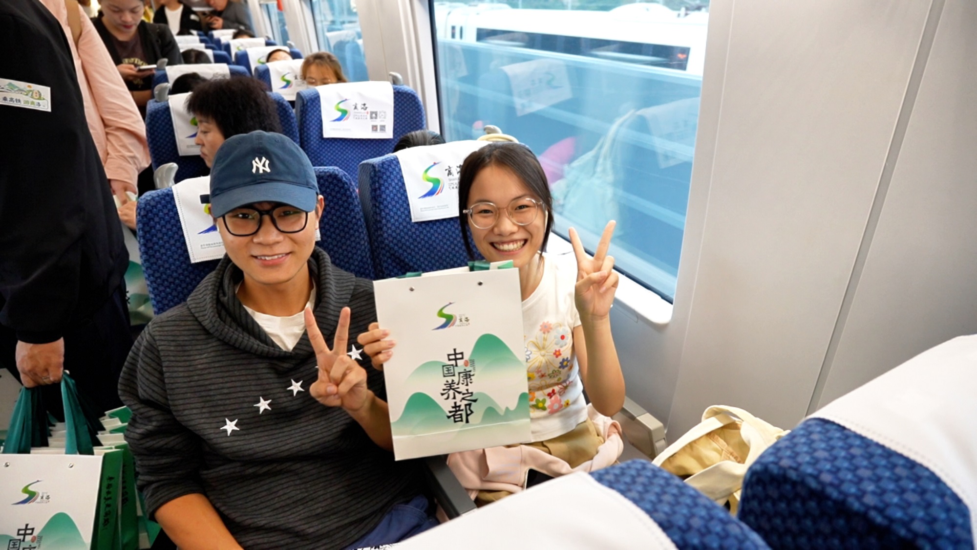 <b>搭乘高铁旅游专列 邂逅多彩商洛山水</b>