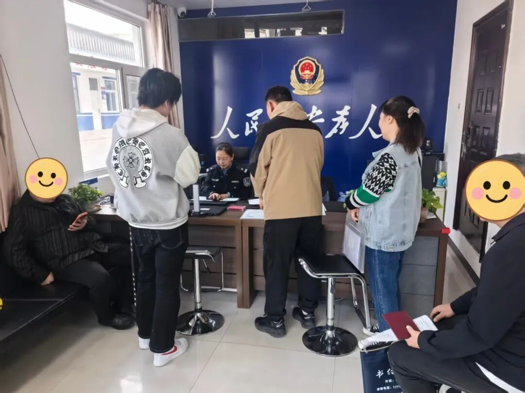 <b>节日我在岗•守护国泰民安 |小窗口大温情 榆阳公安户籍服务守护国庆假期 </b>