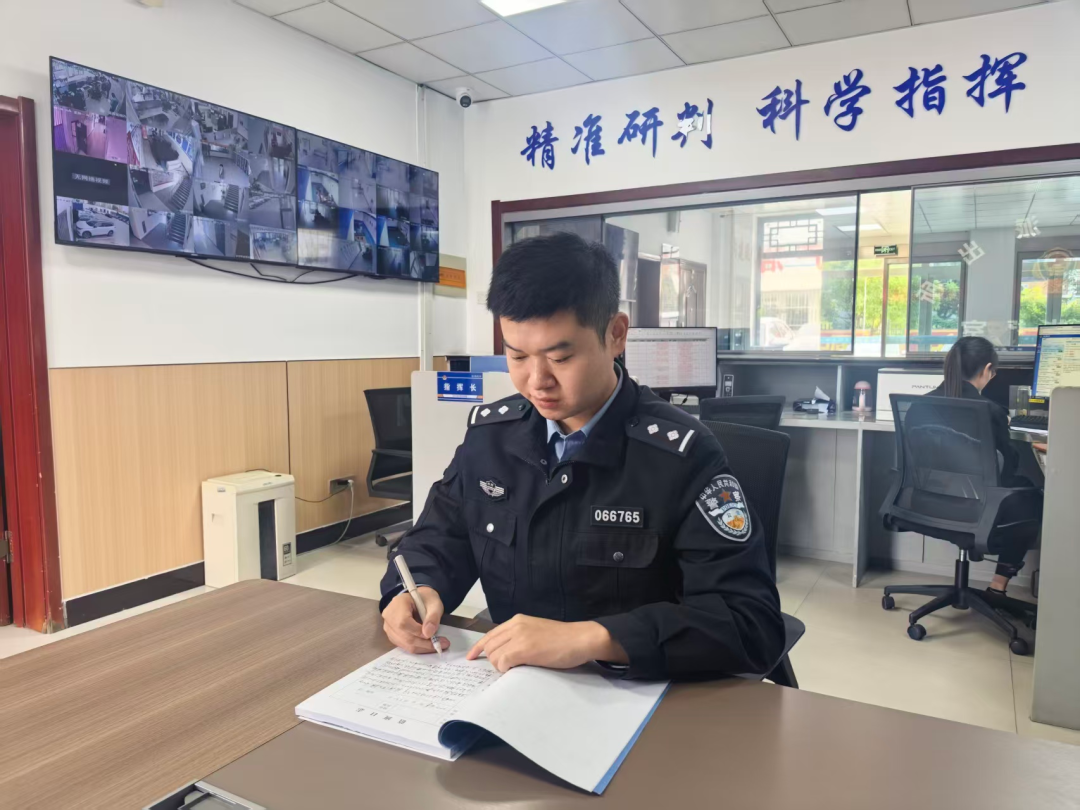 <b>节日我在岗•守护国泰民安 | 航宇路派出所民警高光裕的“超长待机”日</b>