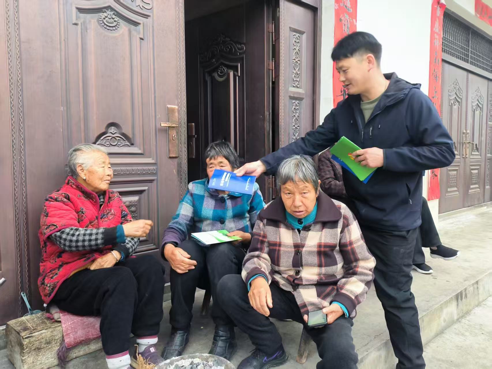<b>商洛市柞水县小岭镇：织密秋冬季森林防火“安全网”全力守护秦岭生态安全</b>