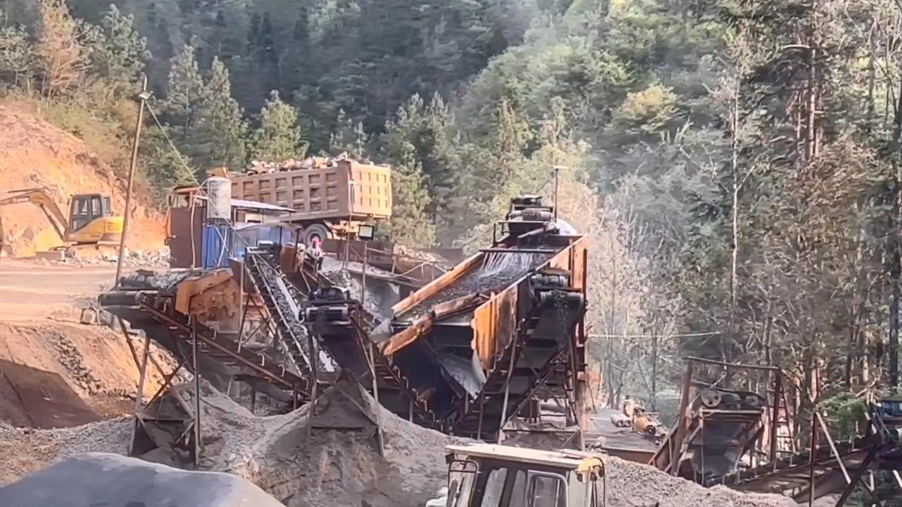 <b>汉中市南郑区一石料加工点没有环评手续违规生产</b>
