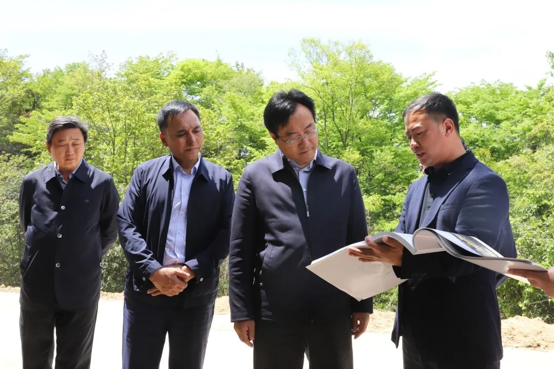<b>钟洪江到宁强调研疫情防控、乡村振兴和产业发展等工作</b>