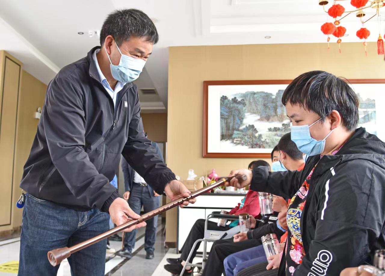 <b>宁强残联开展全国助残日系列活动促进残疾人就业 保障残疾人权益</b>