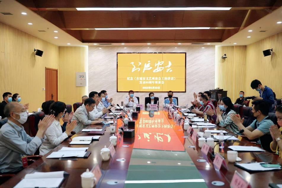 <b> 纪念《在延安文艺座谈会上的讲话》发表80周年 陕西组织文艺工作者赴延安</b>