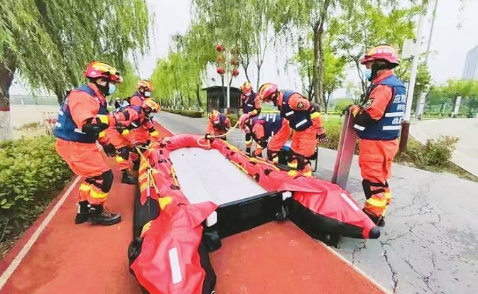 <b>咸阳消防支队开展防汛抗洪实战演练</b>
