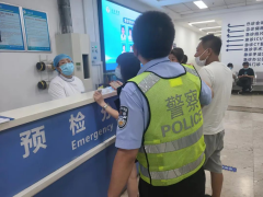 <b>分秒必争！咸阳交警紧急护送断指男子就医</b>