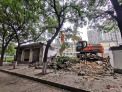 <b>咸阳市又一占道自建房被依法拆除！</b>