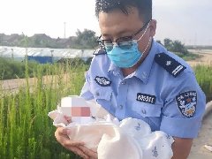 咸阳民警暖心救助弃婴 生而应养！遗弃婴儿已触犯法律