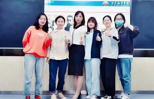 <b>金生丽水 玉出昆冈——访西安翻译学院师德标兵李晓楠</b>