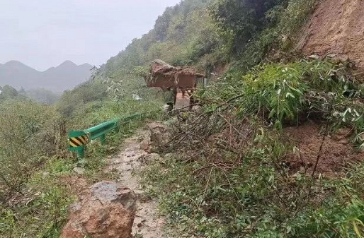 <b>强降雨致汉中市镇巴县15850人受灾 1327人 已紧急避险转移</b>