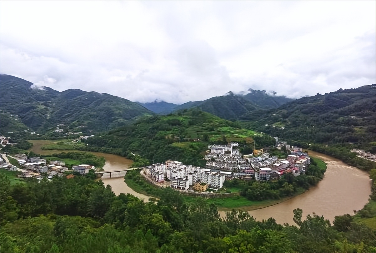 <b>安康市汉滨区坝河镇数智党建服务中心揭牌运营</b>