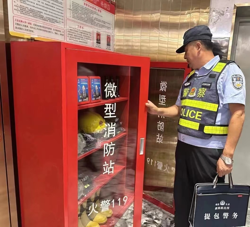 <b>靖边公安：“提包警务”将工作“带”到家门口 将群众满意“提”回来</b>