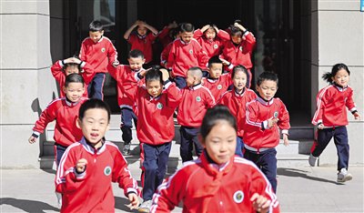 <b>内蒙古2000余所中小学校同步开展安全教育活动</b>