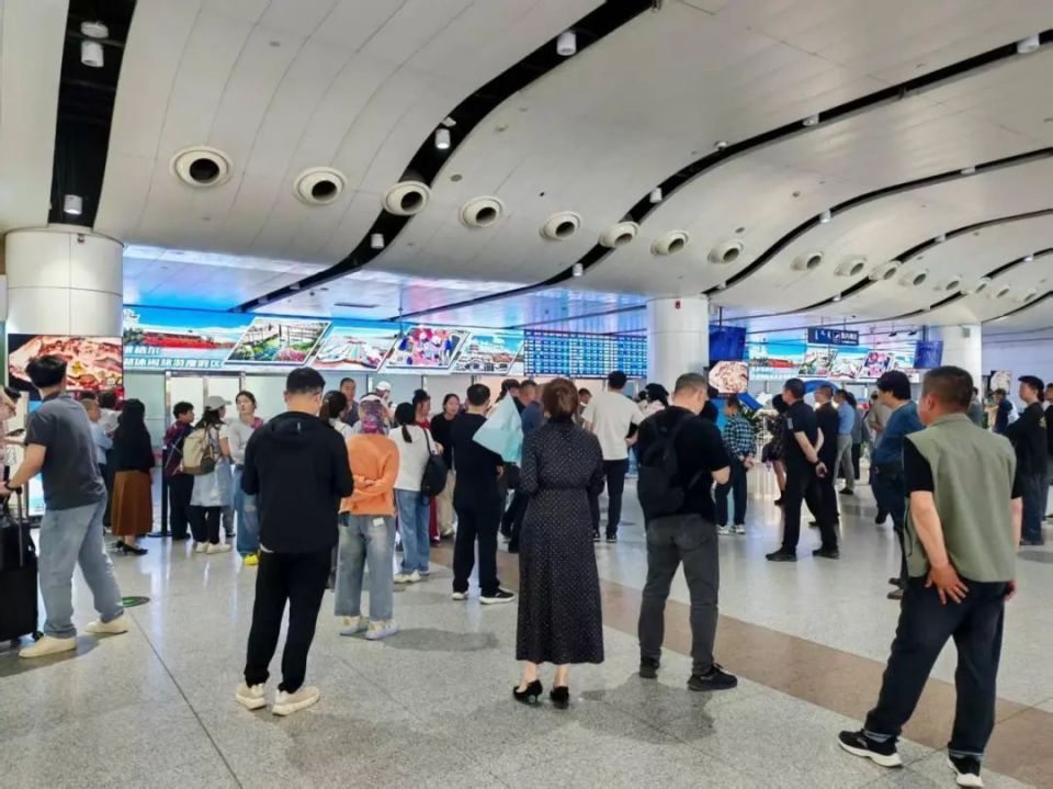 <b>内蒙古多措并举保障端午假期旅客顺利返程</b>