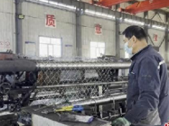 <b>内蒙古民众务工新变化：“顾家增收两不误”</b>