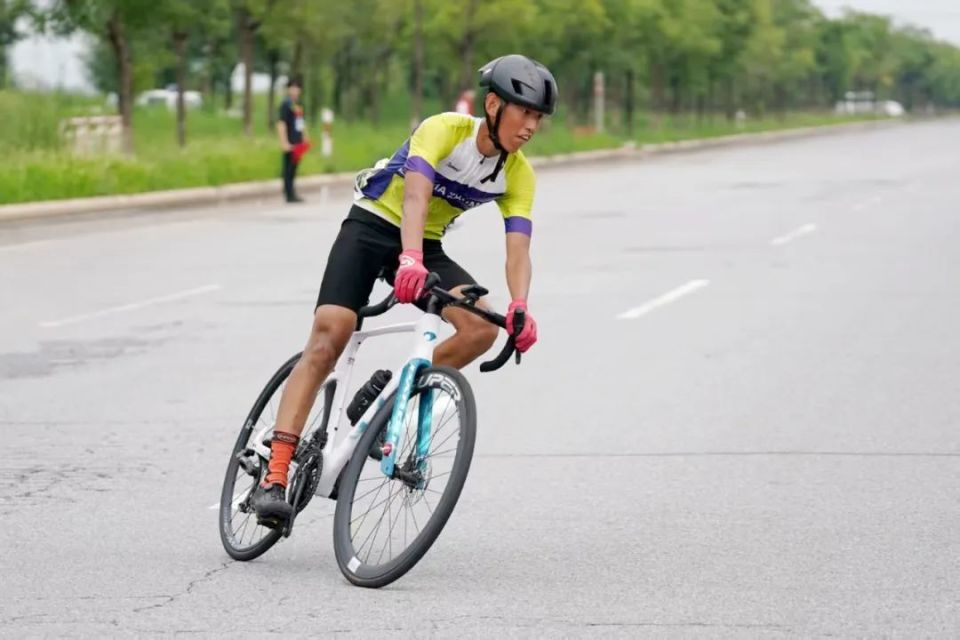 <b>2025年河北省青少年公路自行车锦标赛（甲组）在宣化激情开赛</b>