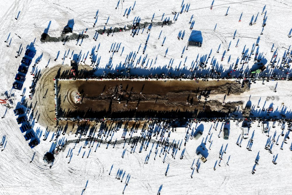 <b>呼和浩特哈素海冬捕节开幕，“头鱼”拍卖款用于生态保护</b>