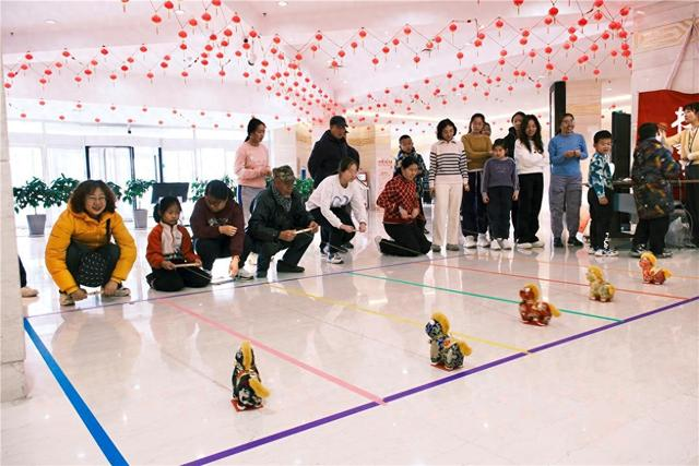 <b>从剪纸赛马到非遗体验 内蒙古图书馆里年味与知识交融</b>