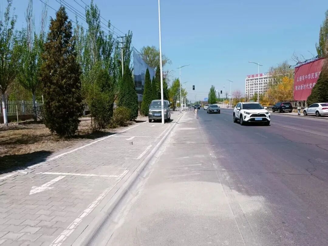 <b>包头道路改造上新S形“马路牙子” 小细节解决停车难</b>