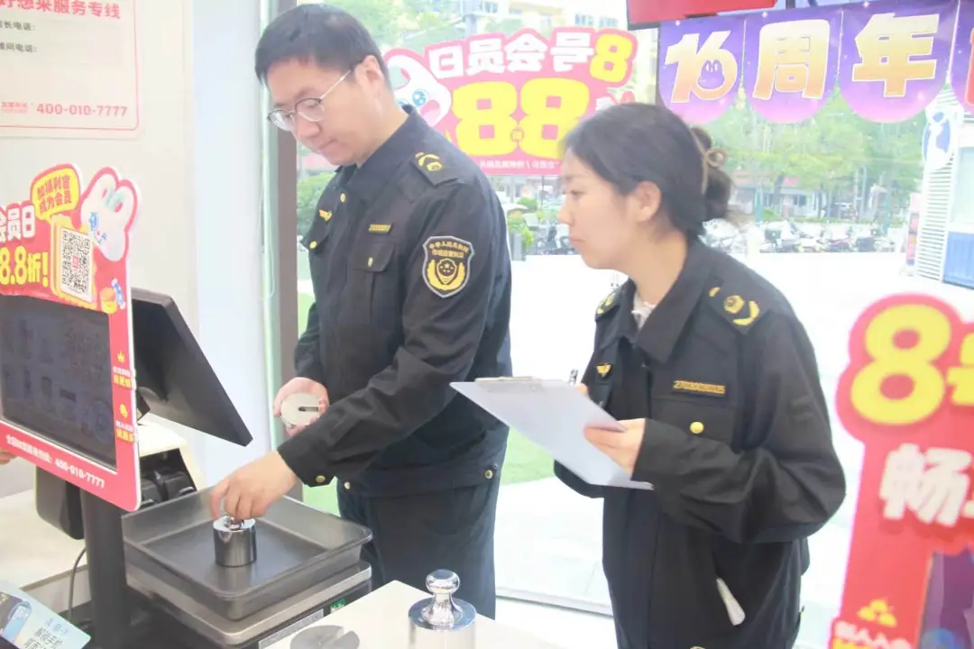 聚焦电子计价秤计量 咸阳对量贩式连锁零食店专项检查 