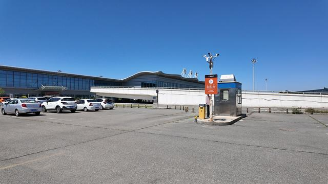 <b>内蒙古加快网约车专用停车区建设 包头机场率先投用</b>